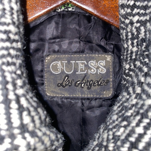 Women guess Coat in good condition - Picture 6 of 8